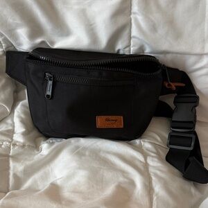 Faway Fanny Pack - Adjustable Strap - Durable Material - Heavy duty zippers